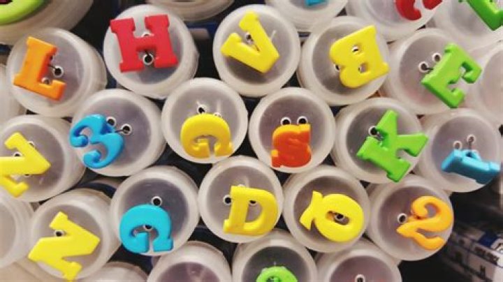 Can 2 year olds write letters?