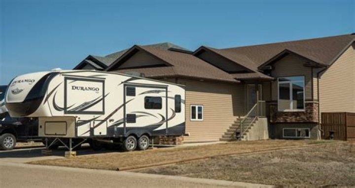 Can I park my motorhome on my driveway UK?
