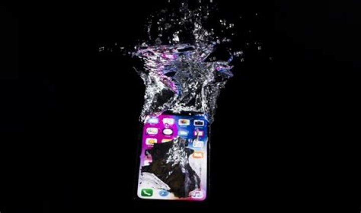 Can iPhone 12 go in salt water?