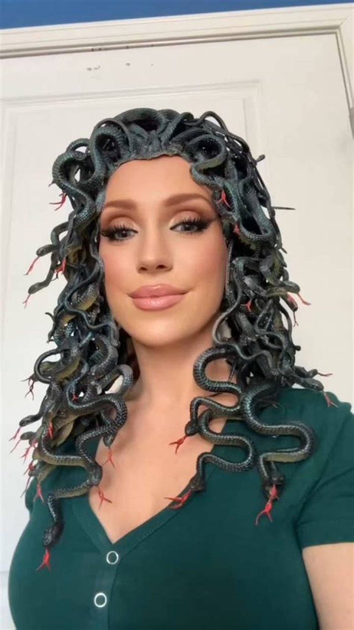 Can Medusa grow her hair back?