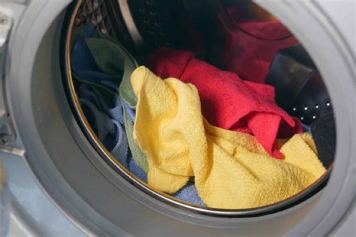 Can you dye clothes black in the washing machine?