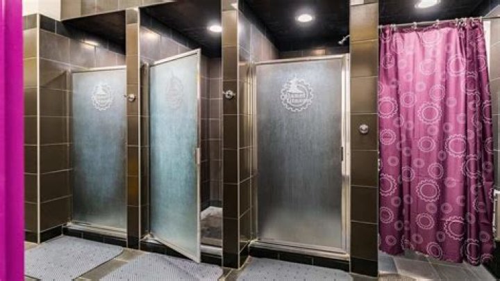 Does Hogwarts have showers?