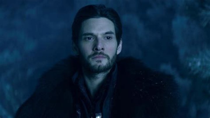 Does Kaz meet Alina in the books?