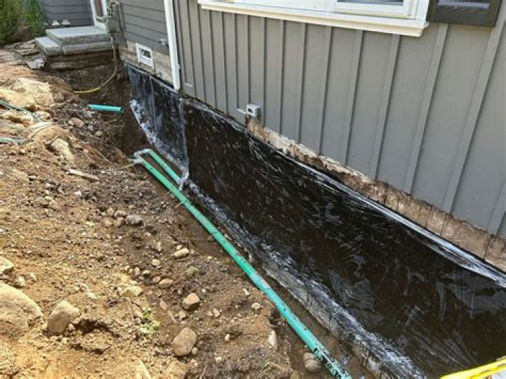 Does stucco keep water out?