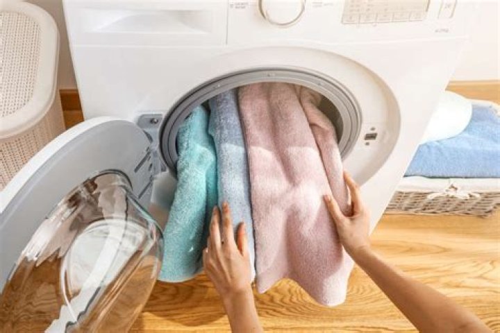 How do you wash towels in the washing machine?