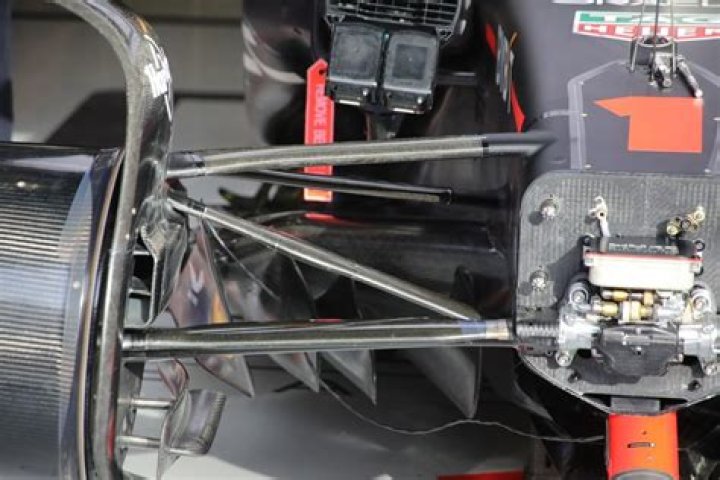 How many G's can a F1 car pull?