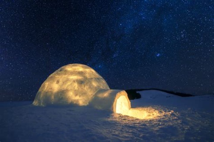 How warm is an igloo inside?