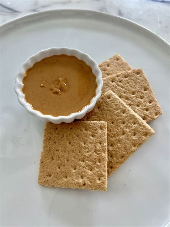 Is peanut butter and crackers a healthy snack?