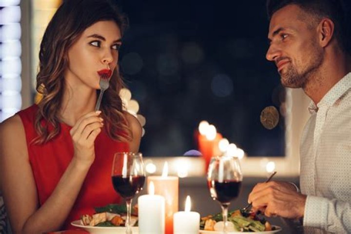 Should first date be dinner or drinks?