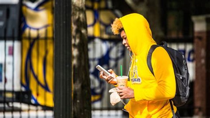 Should I commute or live on campus?