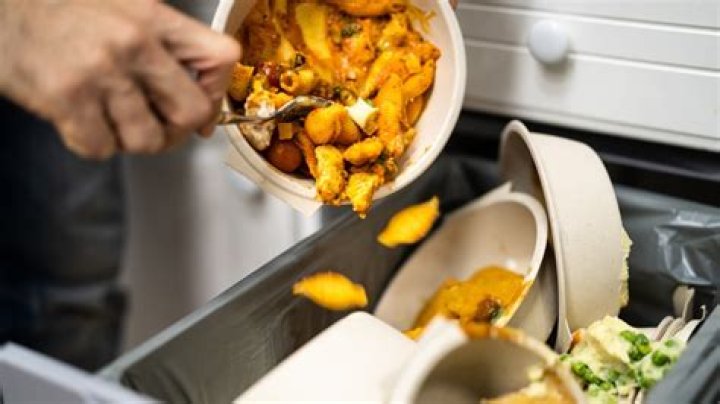 What happens to the leftover food on Hell's Kitchen?