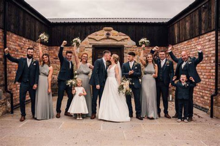 Who wears a buttonhole at a wedding?